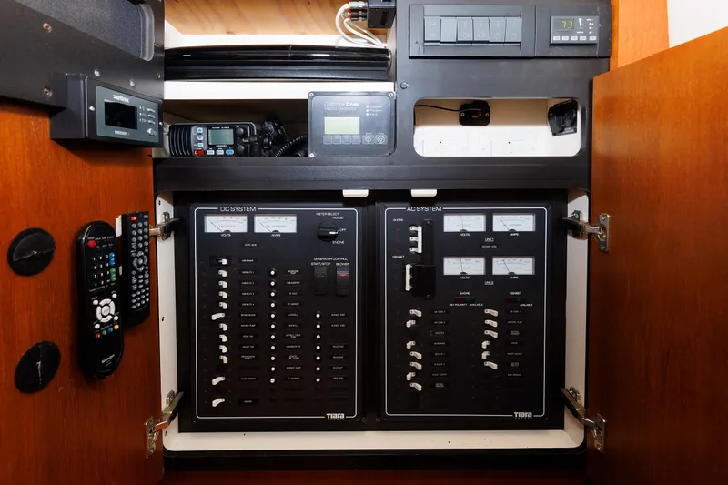 Recovery Room Yacht Photos Pics 