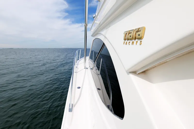 Recovery Room Yacht Photos Pics 