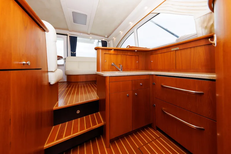 Recovery Room Yacht Photos Pics 