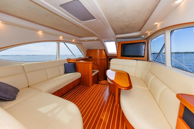 Recovery Room Yacht Photos Pics 