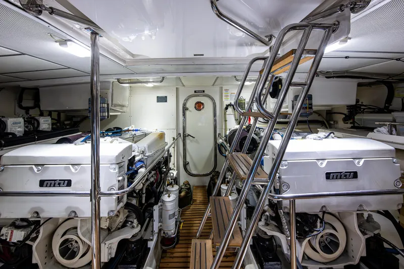 Venture Yacht Photos Pics 