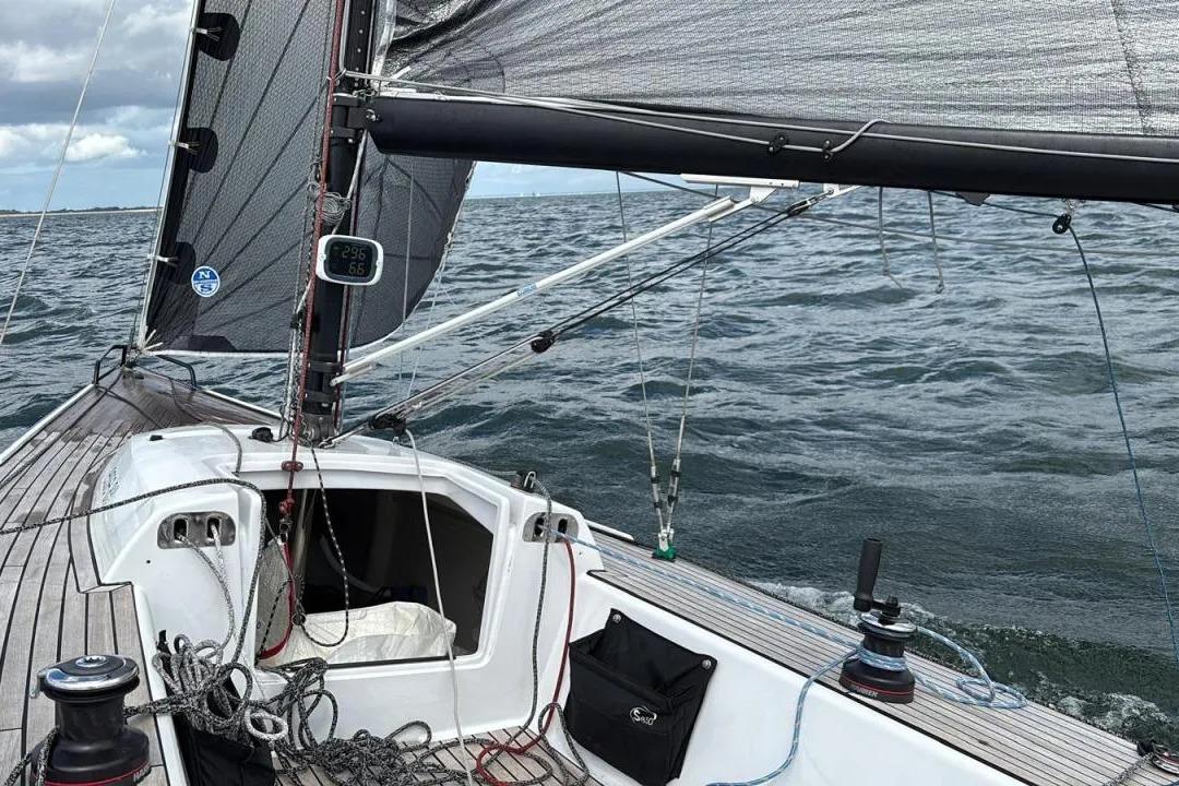 Sailing on a 2020 Esse 850 LE yacht with open sea view and rigging details.