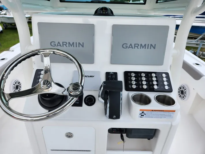 Beautiful Caymas! Yacht Photos Pics Caymas 28 HB 2024 helm with Garmin displays.