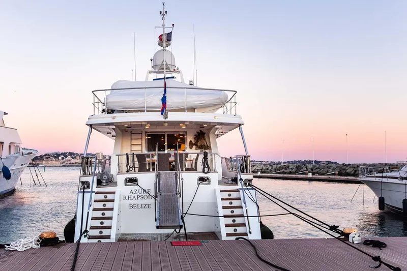 Azure Rhapsody Yacht Photos Pics Azimut 100 used classic yacht for sale superyacht megayacht vintage MTU cruising bateau ancien &eacute;poque