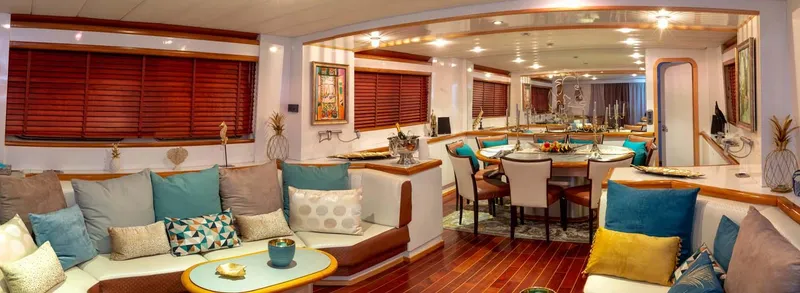 Azure Rhapsody Yacht Photos Pics Azimut 100 used classic yacht for sale superyacht megayacht vintage MTU cruising bateau ancien &eacute;poque