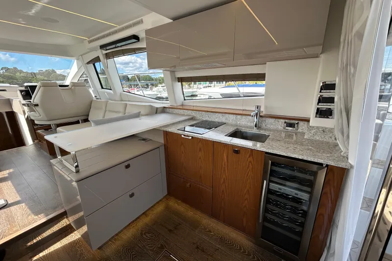  Yacht Photos Pics Luxurious 2018 Sea Ray Fly 520 yacht interior with modern kitchen and elegant design.