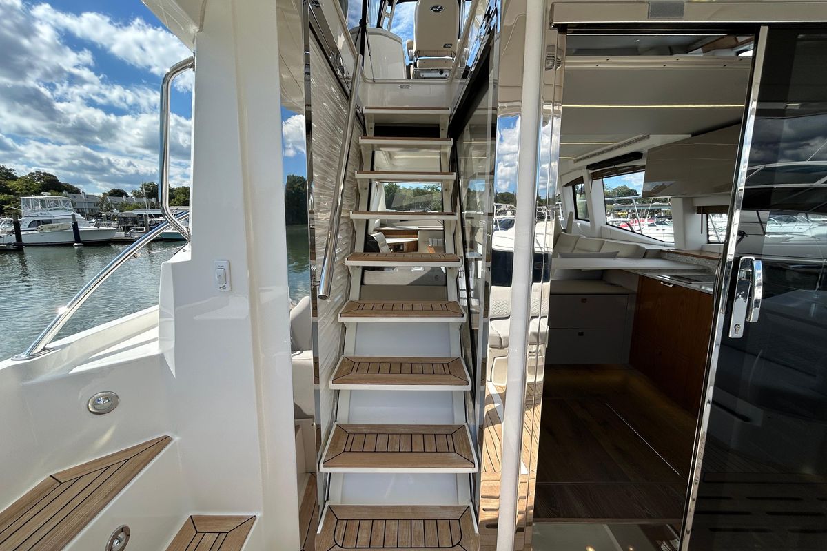 2018 Sea Ray 52 
