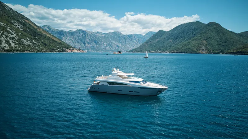 Big Rubber Duck Yacht Photos Pics 