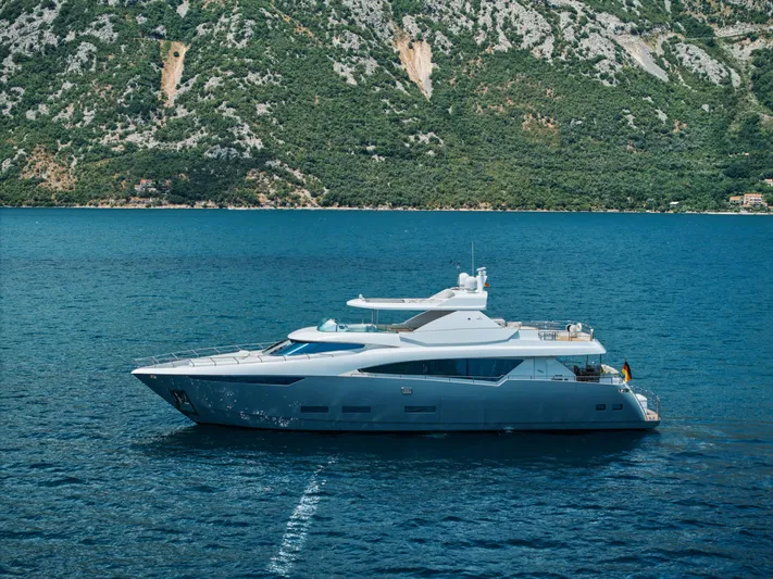 Big Rubber Duck Yacht Photos Pics 