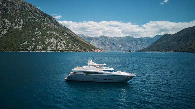 Big Rubber Duck Yacht Photos Pics 