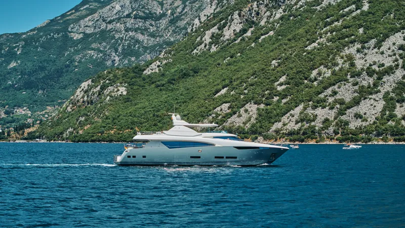 Big Rubber Duck Yacht Photos Pics 