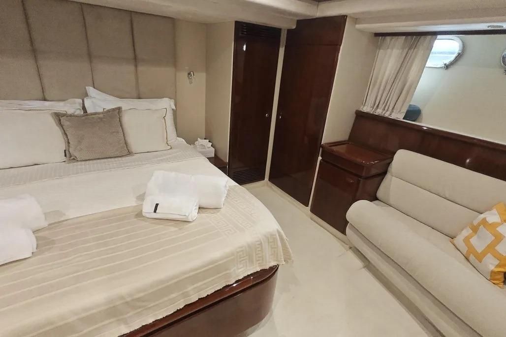 2002 Ferretti Yachts 72 