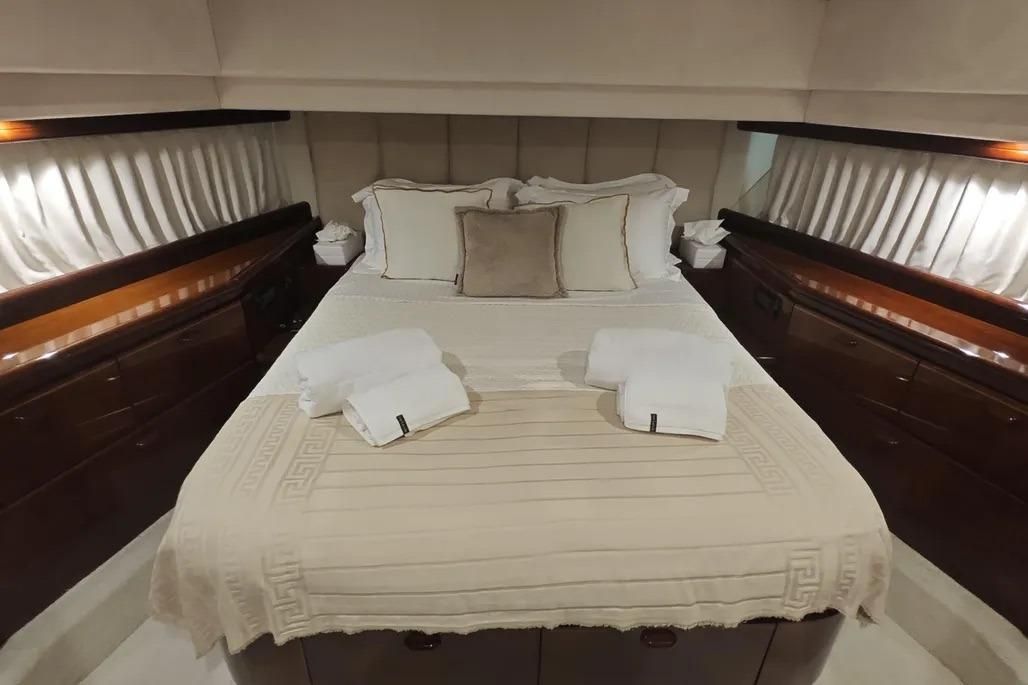 2002 Ferretti Yachts 72 