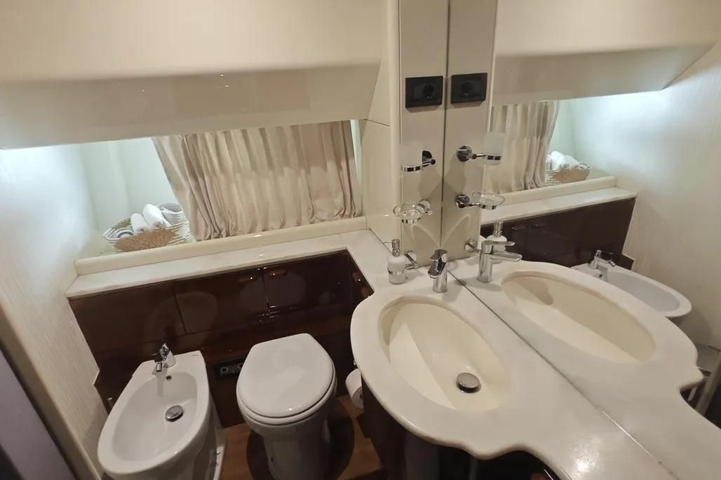 2002 Ferretti Yachts 72 