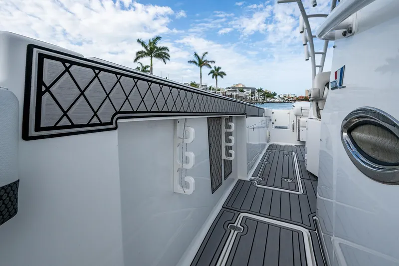  Yacht Photos Pics 2020 Wellcraft 302 Fisherman boat deck with sleek design and palm trees in the background.