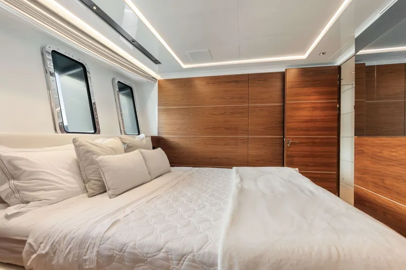 40 Alloy Yacht Photos Pics 