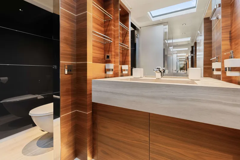 40 Alloy Yacht Photos Pics 