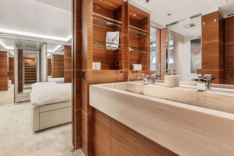 40 Alloy Yacht Photos Pics 