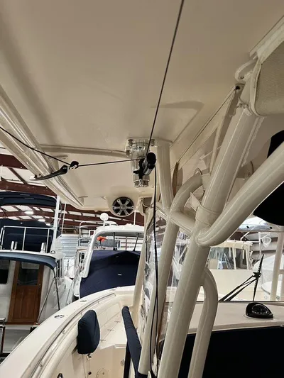  Yacht Photos Pics 2018 Grady-White Canyon 336 boat interior, showcasing sleek design and modern features.