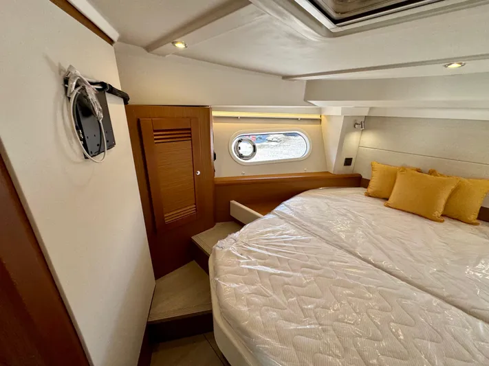  Yacht Photos Pics 2025 Beneteau Swift Trawler 41 Fly cabin with cozy bed and porthole window.