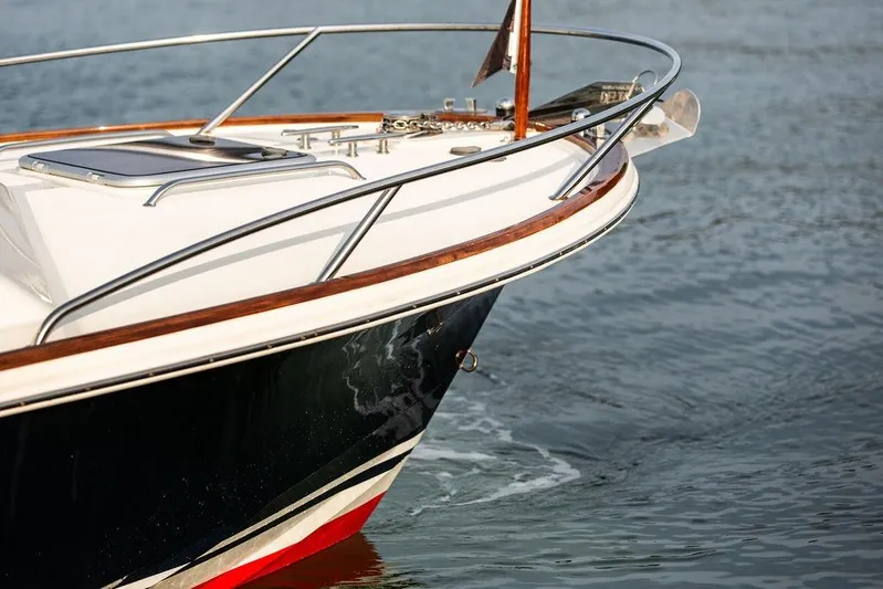 Given To Fly Yacht Photos Pics 2021 Hunt Yachts Harrier 26 bow on water, showcasing sleek design and craftsmanship.