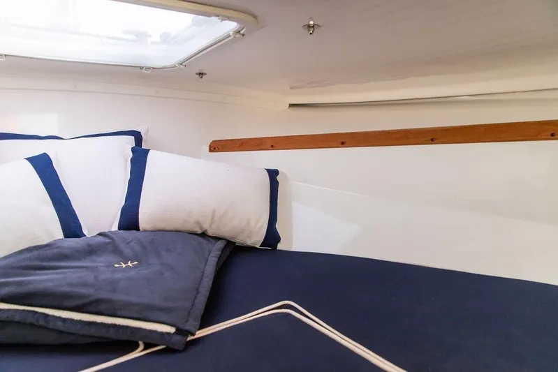 Given To Fly Yacht Photos Pics Cozy cabin interior of 2021 Hunt Yachts Harrier 26 with plush bedding.