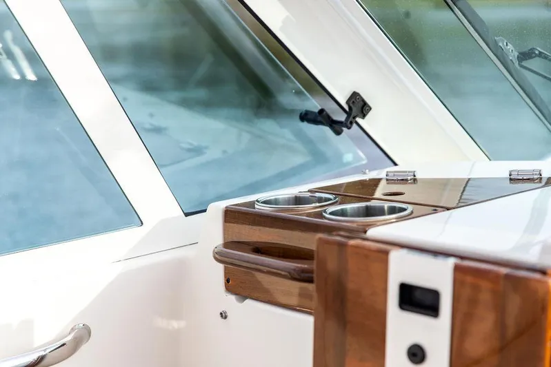Given To Fly Yacht Photos Pics 2021 Hunt Yachts Harrier 26 interior detail with wooden accents and cup holders.