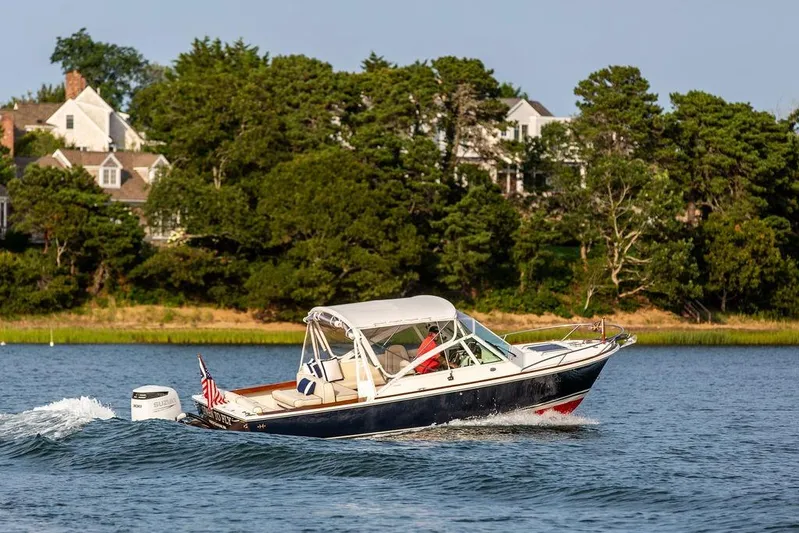 Given To Fly Yacht Photos Pics 2021 Hunt Yachts Harrier 26 cruising on a scenic lake with houses in the background.