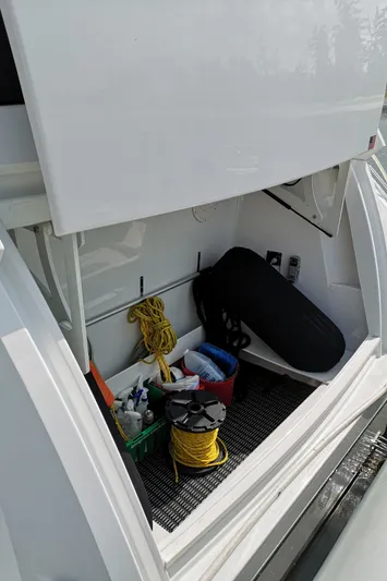  Yacht Photos Pics Aft Storage From Swim Grid