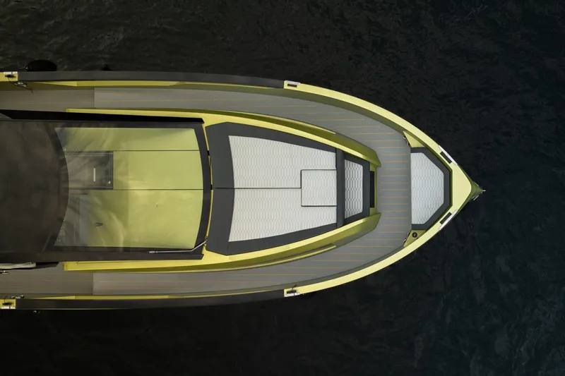  Yacht Photos Pics DYachts - Blu Martin Walk Around 46