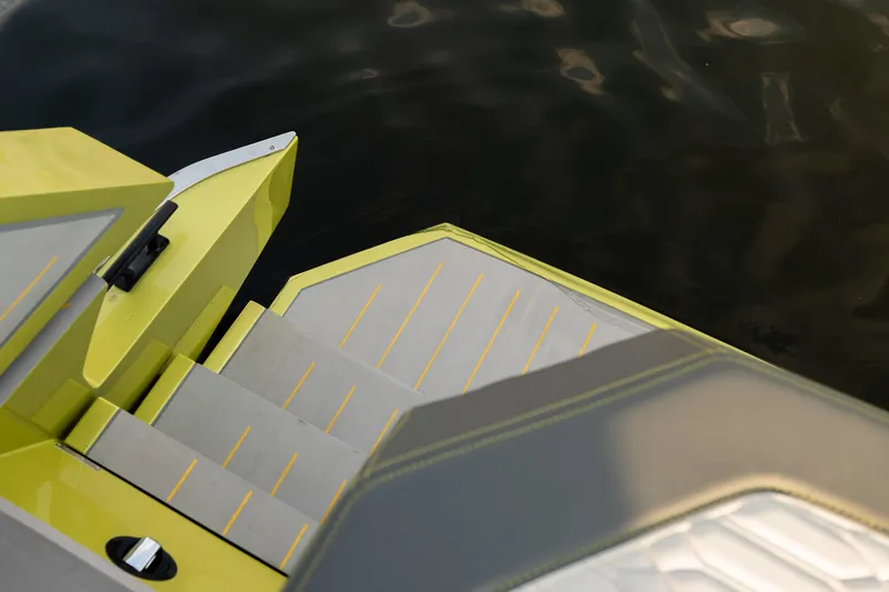  Yacht Photos Pics DYachts - Blu Martin Walk Around 46