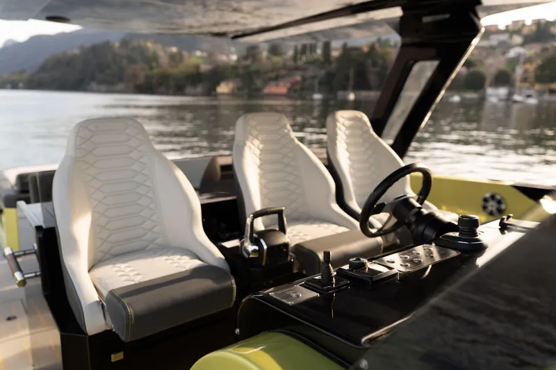  Yacht Photos Pics DYachts - Blu Martin Walk Around 46