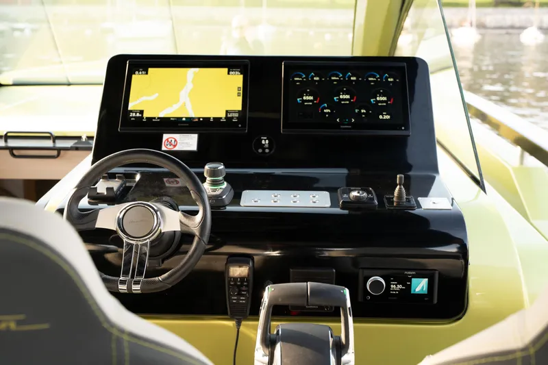  Yacht Photos Pics DYachts - Blu Martin Walk Around 46