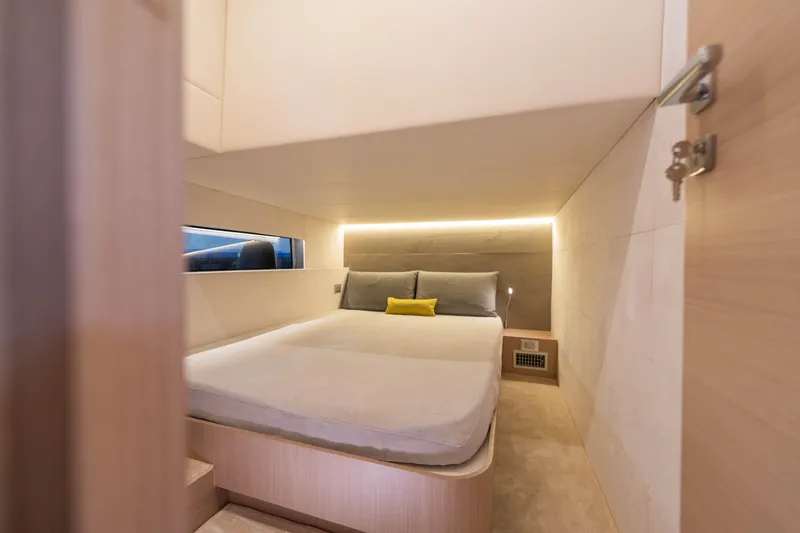  Yacht Photos Pics DYachts - Blu Martin Walk Around 46