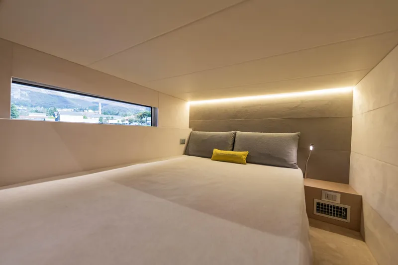  Yacht Photos Pics DYachts - Blu Martin Walk Around 46