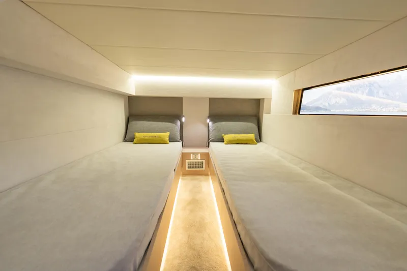  Yacht Photos Pics DYachts - Blu Martin Walk Around 46