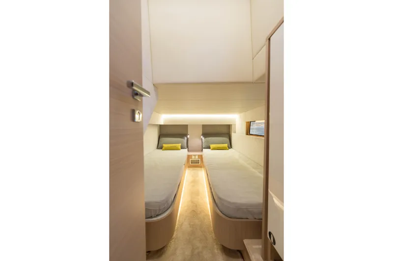  Yacht Photos Pics DYachts - Blu Martin Walk Around 46