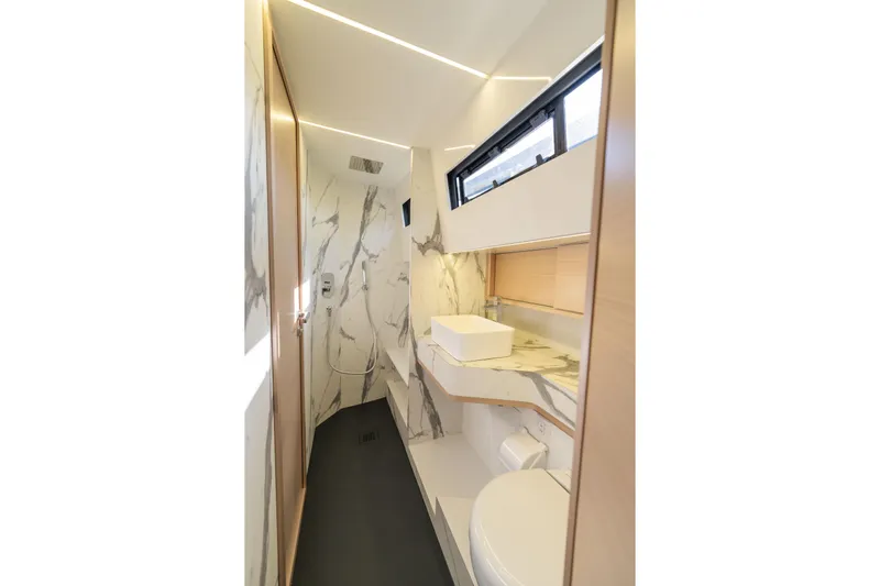  Yacht Photos Pics DYachts - Blu Martin Walk Around 46