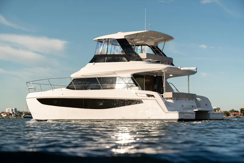 Aquila 42 Yacht Photos Pics 