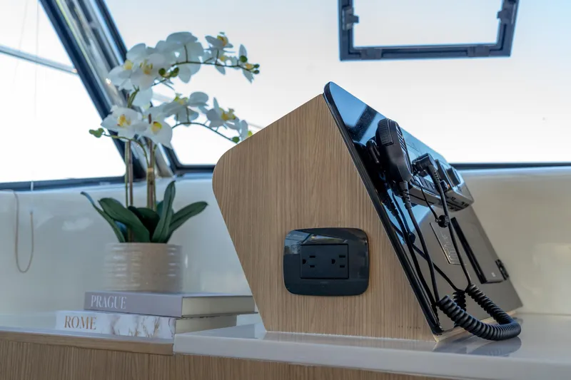 Aquila 42 Yacht Photos Pics 