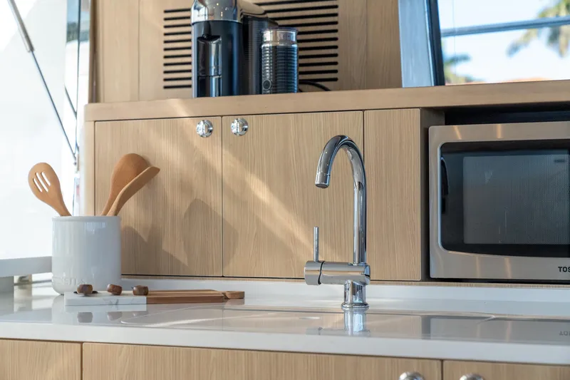 Aquila 42 Yacht Photos Pics 