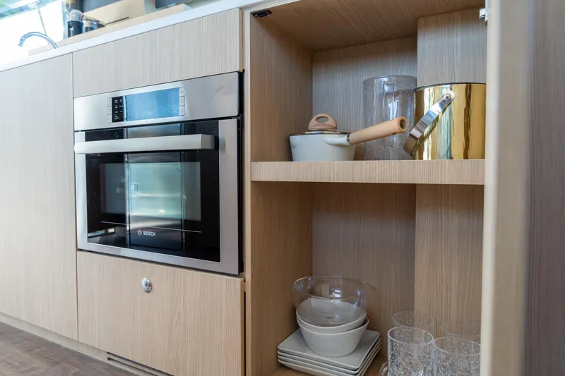 Aquila 42 Yacht Photos Pics 