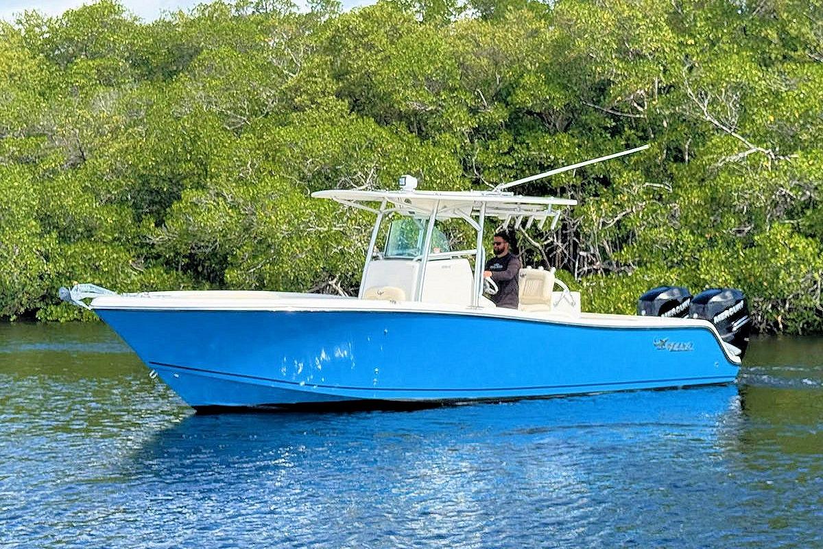 Mako 284 Center Console