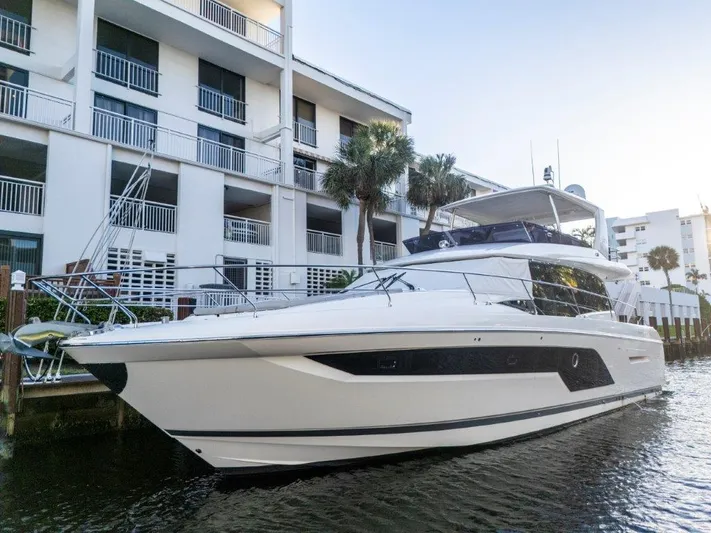 59' 2020 Prestige 590 Flybridge Yacht Photos Pics 
