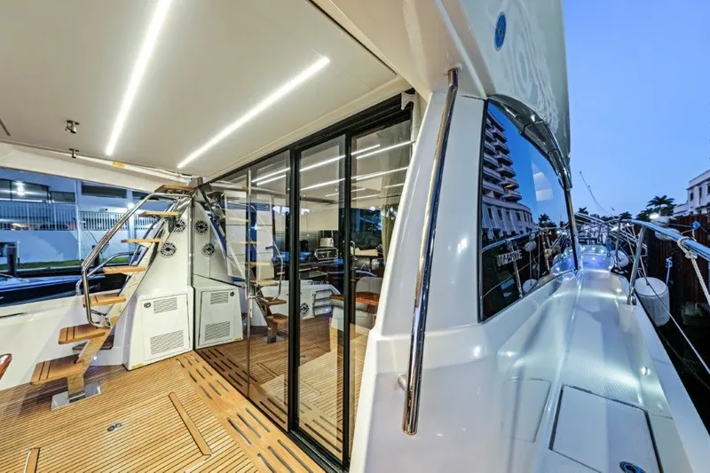 59' 2020 Prestige 590 Flybridge Yacht Photos Pics 