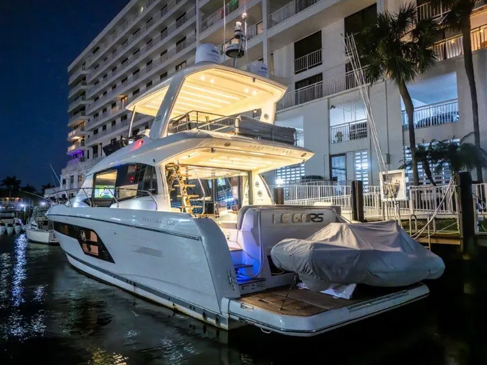 59' 2020 Prestige 590 Flybridge Yacht Photos Pics 