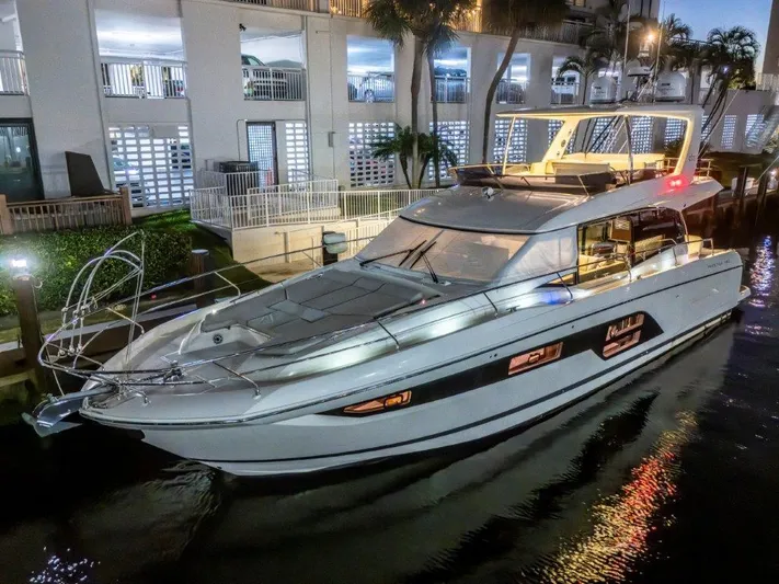 59' 2020 Prestige 590 Flybridge Yacht Photos Pics 