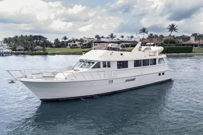 Hatteras 74 Sport Deck Motor Yacht