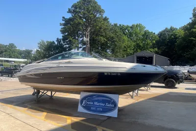 Sea Ray 220 Sundeck