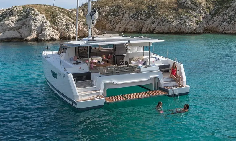  Yacht Photos Pics Manufacturer Provided Image